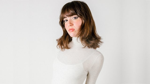 Gabriela Bee