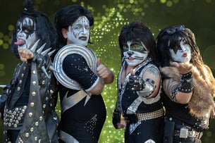 Mini Kiss & Micro Wrestling