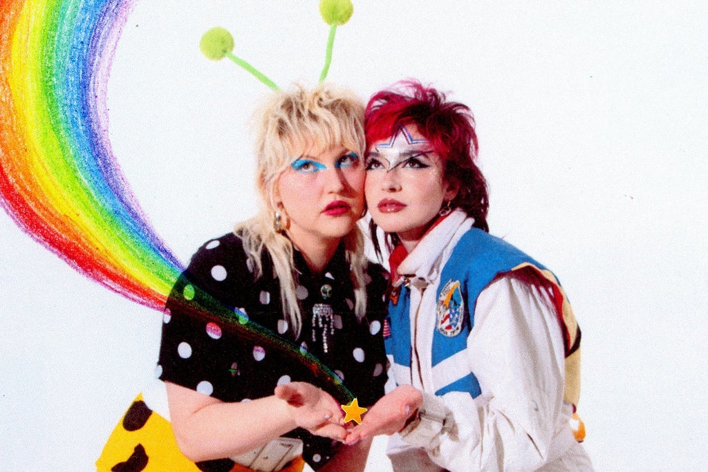 Maris & Caroline Kingsbury: Give Me A Tour
