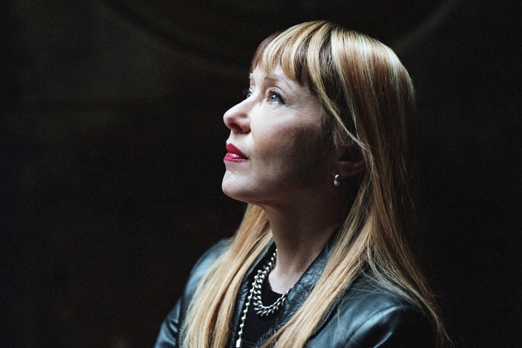 Suzanne Vega - Flying With Angels